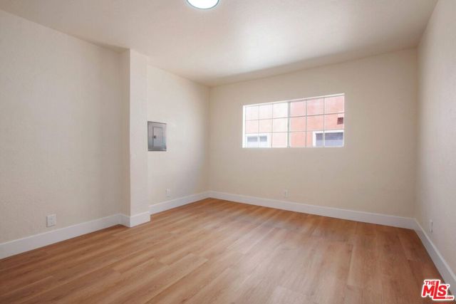 6337 10th Avenue, Los Angeles CA: https://media.crmls.org/mediaz/14e69a68-7088-4a98-ae58-e6cad78e3eb0.jpg
