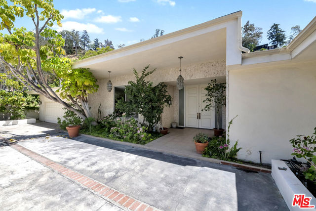 1836 Loma Vista Drive, Beverly Hills, California 90210, 4 Bedrooms Bedrooms, ,8 BathroomsBathrooms,Residential,For Sale,Loma Vista,22184921