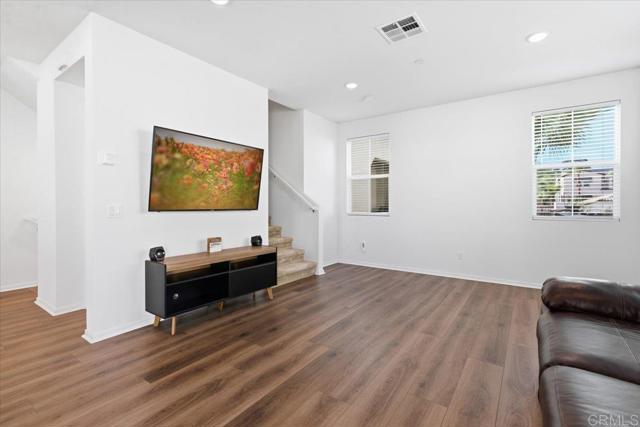 Detail Gallery Image 8 of 37 For 2323 Stardust, Escondido,  CA 92025 - 2 Beds | 2/1 Baths