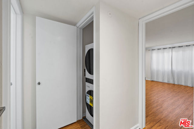 818 S Lucerne Boulevard, Los Angeles CA: https://media.crmls.org/mediaz/14e6ce67-3618-4dd3-9754-34f41eba31a1.jpg