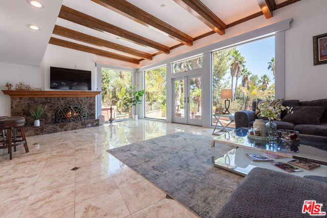 2357 Knob Hill Drive, Riverside CA: https://media.crmls.org/mediaz/14e6dae3-0664-4e8d-aaf7-a459b3cacbcb.jpg