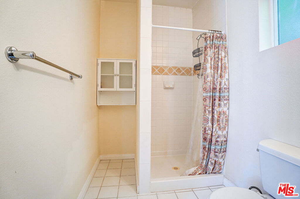 https://media.crmls.org/mediaz/14e77145-0bed-4900-a1b1-13b659e41066.jpg?preset=X-Large