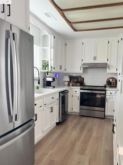 324 Lassen DR, Lodi CA: https://media.crmls.org/mediaz/14e7ba46-4eab-4c06-9902-2b73331c16e6.jpg