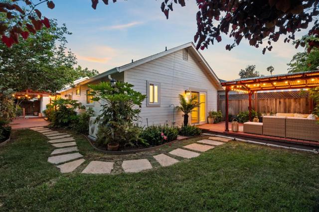 207 Brooklyn Avenue, San Jose CA: https://media.crmls.org/mediaz/14e7fdf7-48ae-4ad3-a86c-157c401cf6bf.jpg