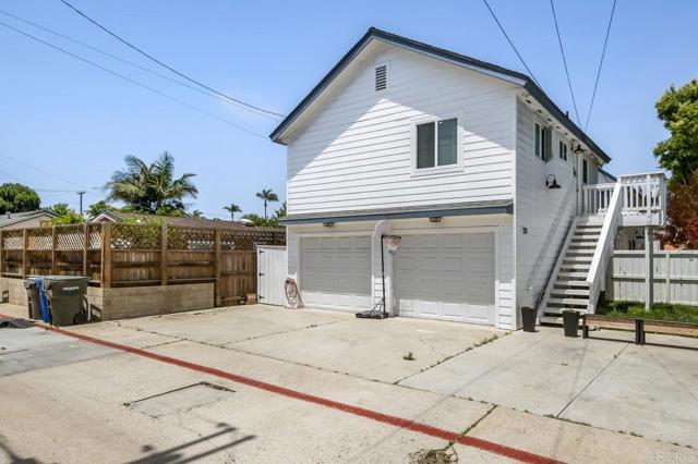 131 H Avenue, Coronado CA: https://media.crmls.org/mediaz/14e85a1b-be74-4dcc-abbd-6c6a102ccd68.jpg