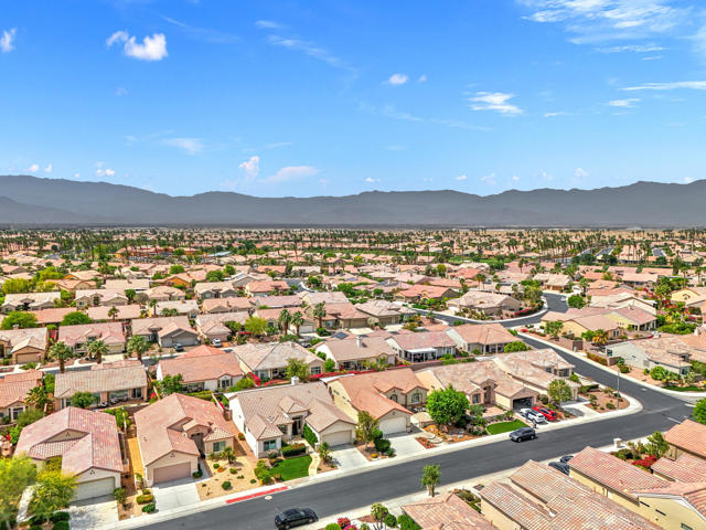78687 Stansbury Court, Palm Desert CA: https://media.crmls.org/mediaz/14e860bc-0a0f-4752-b7e5-c82a3b83aa66.jpg