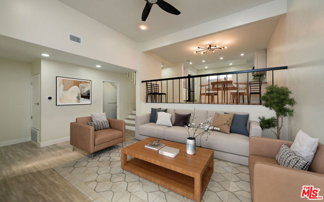 13206 Admiral Avenue, Marina del Rey CA: https://media.crmls.org/mediaz/14e904f7-98c3-4ce4-a775-841c674a0b11.jpg