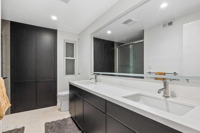 1641 Trafalgar Place, Westlake Village CA: https://media.crmls.org/mediaz/14e9cd8c-dbd1-436c-9733-c093b49c0ac6.jpg