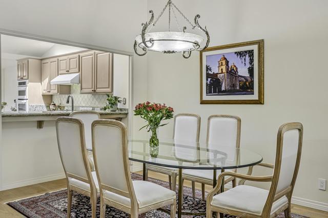 6375 Via Cabrera, La Jolla CA: https://media.crmls.org/mediaz/14e9dc64-bed3-46dd-917f-76aba06cb79b.jpg