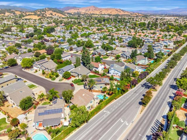 1206 Sycamore Court, Gilroy CA: https://media.crmls.org/mediaz/14e9e2b0-5fd6-4d5f-8233-17715eca9841.jpg