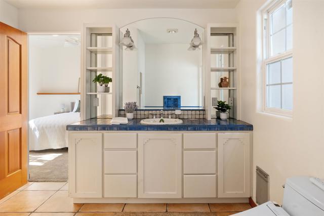 2320 Ivy Road, Oceanside CA: https://media.crmls.org/mediaz/14ea0a24-0253-48de-bb1d-fdd434f88483.jpg