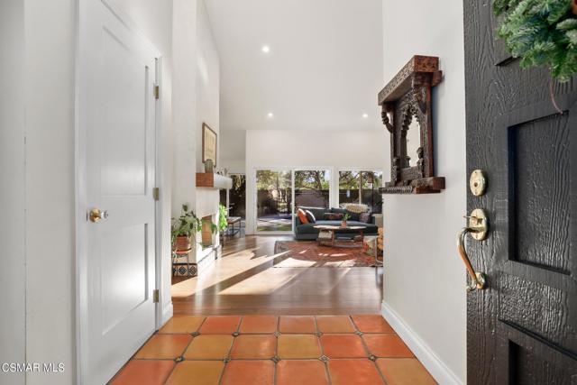 3348 Holloway Street, Newbury Park CA: https://media.crmls.org/mediaz/14eb5b45-6873-4e8e-87e8-c85768c99486.jpg