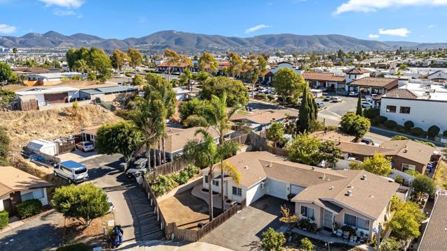 3511 Badillo Rd, San Marcos CA: https://media.crmls.org/mediaz/14eb626a-3988-4401-8c92-e28c3328c744.jpg