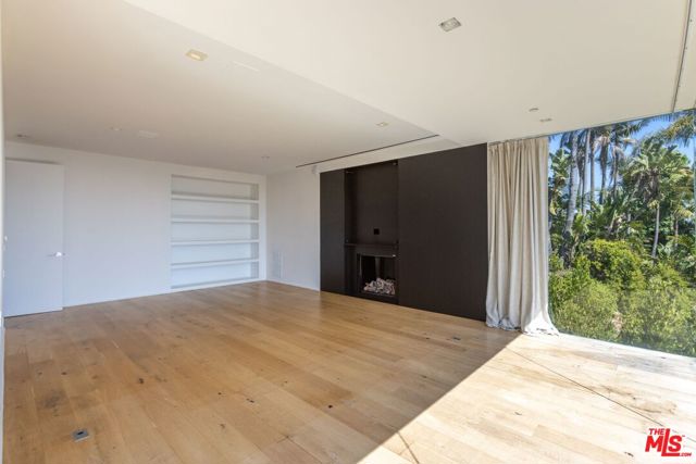 1853 Sunset Plaza Drive, Los Angeles CA: https://media.crmls.org/mediaz/14ed2171-8627-4dc1-af79-d04dcb813c4b.jpg