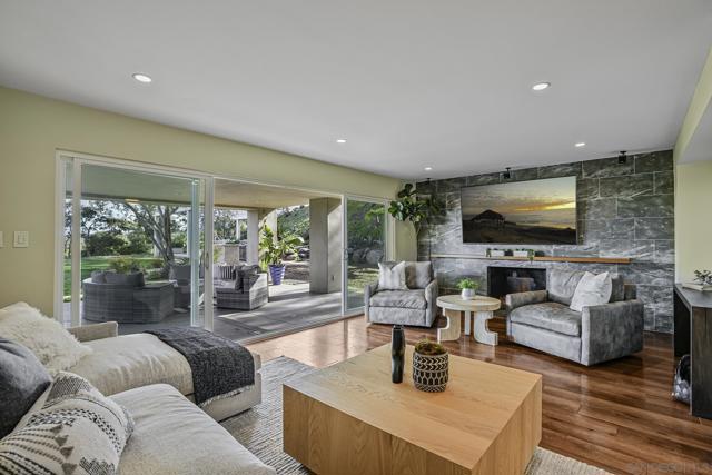 12902 Biscayne Cove, Del Mar CA: https://media.crmls.org/mediaz/14ed22c0-2812-40a0-a23b-4b016cd4fae2.jpg