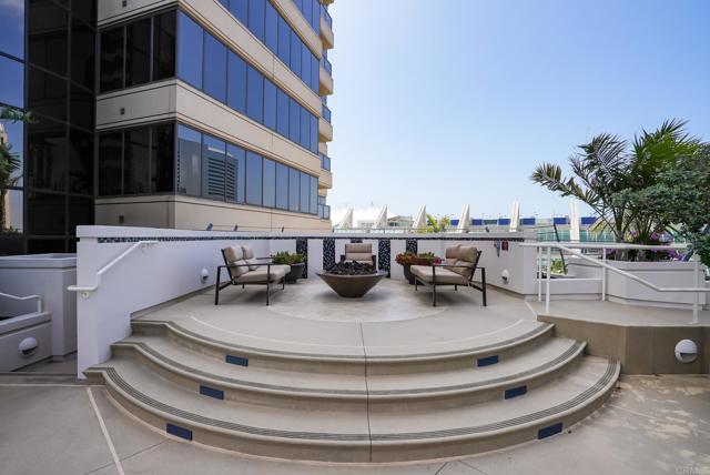 200 Harbor Dr, San Diego CA: https://media.crmls.org/mediaz/14ed48ee-c3a2-471d-9311-00600707c0db.jpg
