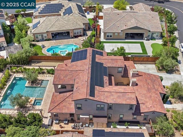 1927 Vintage Cir, Brentwood CA: https://media.crmls.org/mediaz/14edb296-1c92-466a-b35f-9952b233b281.jpg