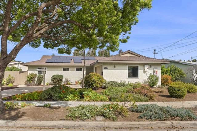 Detail Gallery Image 2 of 31 For 3218 Carolyn Cir, Oceanside,  CA 92054 - 3 Beds | 2 Baths