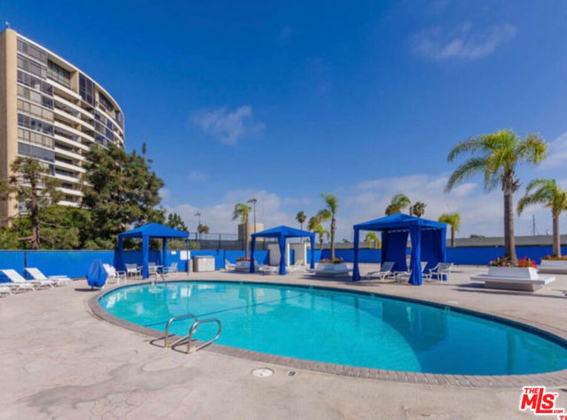 4337 Marina City Drive, Marina del Rey CA: https://media.crmls.org/mediaz/14edf62a-56f7-4821-85c1-0c40e5affdd5.jpg