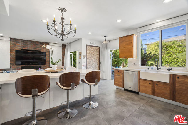 4544 Tobias Avenue, Sherman Oaks CA: https://media.crmls.org/mediaz/14edf88a-0930-46e2-bf1a-0c1a03ba7ea0.jpg