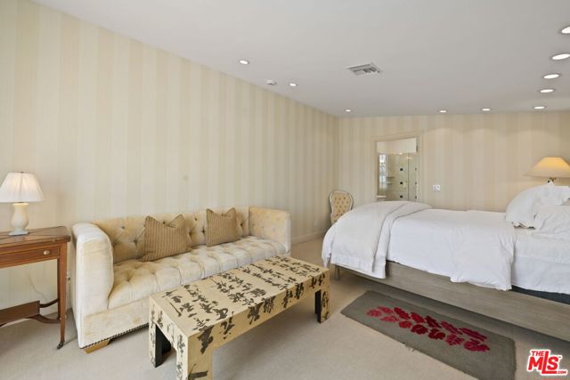 1634 Gilcrest Drive, Beverly Hills CA: https://media.crmls.org/mediaz/14ee02c3-5032-4d66-b26e-9986040c469a.jpg