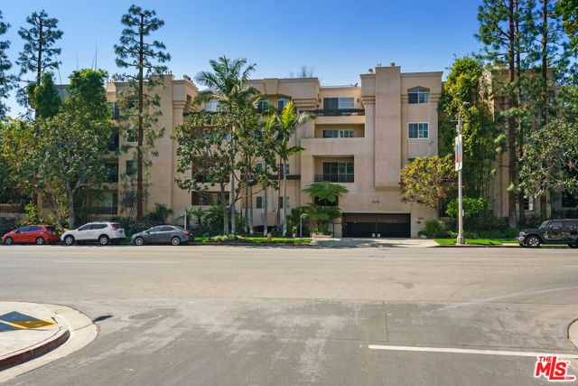 1875 BEVERLY GLEN, Los Angeles CA: https://media.crmls.org/mediaz/14eeaf50-2638-4c67-8b02-eb41ae48b9f5.jpg