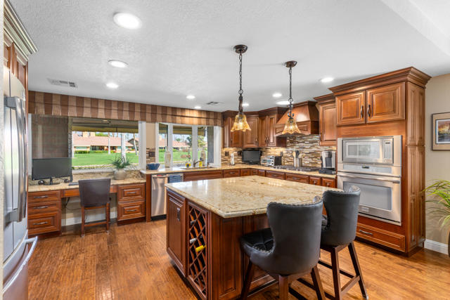 40 Joya Drive, Palm Desert CA: https://media.crmls.org/mediaz/14eede69-92a0-4eee-8334-06a354852279.jpg
