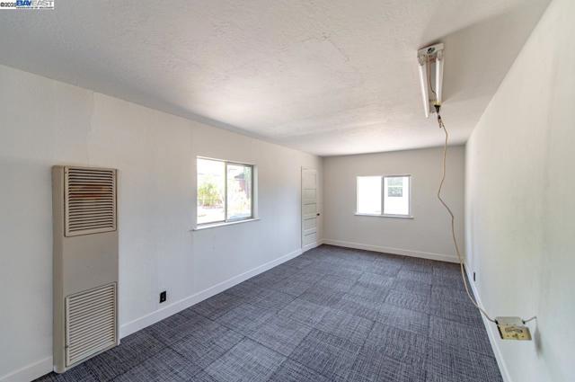 17673 Dorson Ln, Castro Valley CA: https://media.crmls.org/mediaz/14eef050-4177-4822-847b-5e098263d7c6.jpg