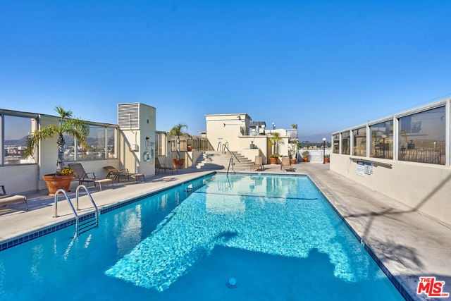 421 S La Fayette Park Place, Los Angeles CA: https://media.crmls.org/mediaz/14ef288d-14ae-43a7-bd18-252140021374.jpg