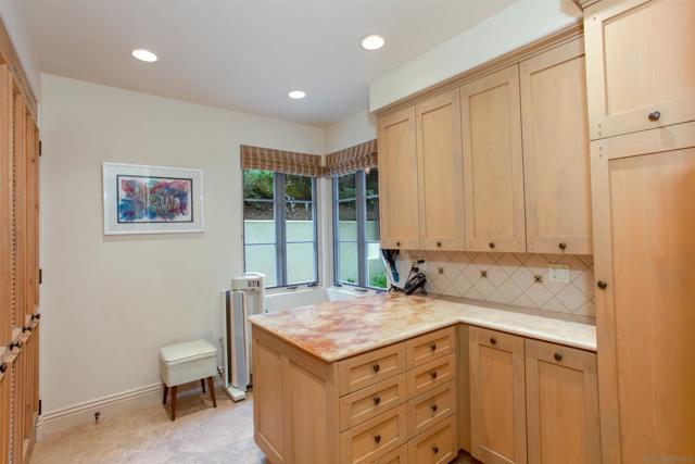7206 Aviara Drive, Carlsbad CA: https://media.crmls.org/mediaz/14ef6c10-a0bb-4e3c-b274-7bf414cfb22e.jpg