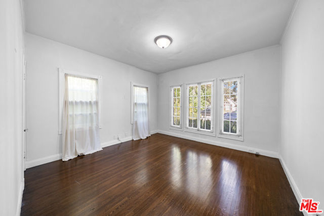 107 S Lucerne Boulevard, Los Angeles CA: https://media.crmls.org/mediaz/14efc699-e64b-4279-8d16-f1bbbbb779d7.jpg