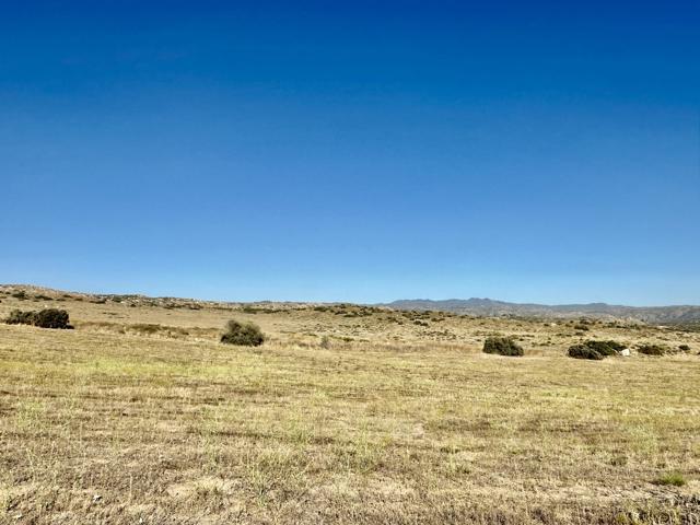 41300 Jojoba Hills Circle, Aguanga CA: https://media.crmls.org/mediaz/14efd864-2b47-40b8-9239-2d72a4c4c7e7.jpg