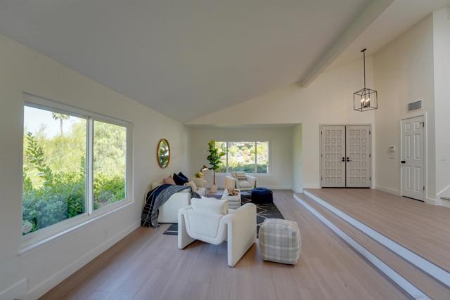 3302 Vista Rocosa, Escondido CA: https://media.crmls.org/mediaz/14efe45c-150d-4374-9268-88d445cce450.jpg