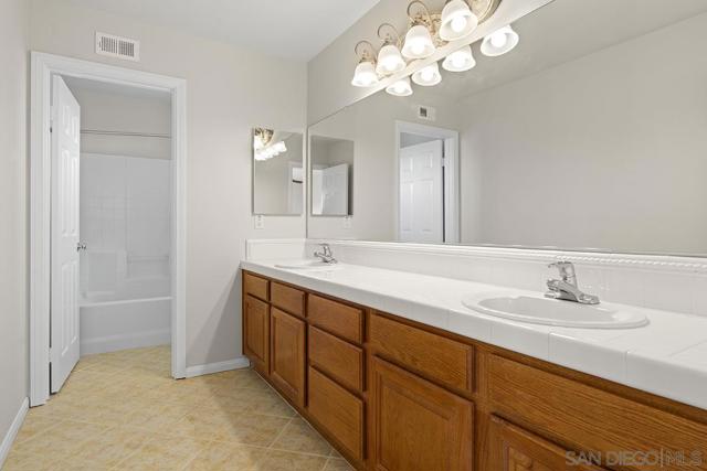 987 Palencia Ct, Chula Vista CA: https://media.crmls.org/mediaz/14f01597-2dc7-4b7d-a4d5-214aefd64f05.jpg