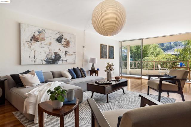 1515 Oxford, Berkeley CA: https://media.crmls.org/mediaz/14f058db-204c-4286-8b8c-20157debb11b.jpg