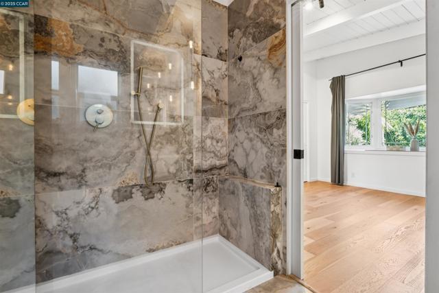5915 ALHAMBRA AVE, Oakland CA: https://media.crmls.org/mediaz/14f08cf1-27f9-4a25-9046-02c157f392ab.jpg