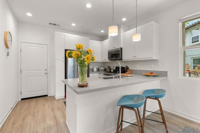 4170 Sitio Cielo, Oceanside CA: https://media.crmls.org/mediaz/14f0c760-4f99-4e0a-bbb7-06b272a9e87f.jpg