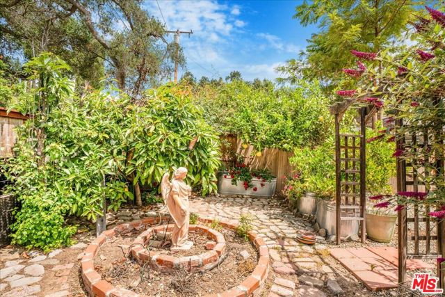 754 Fernando Street, Ojai CA: https://media.crmls.org/mediaz/14f0fca0-c1cc-4d8f-9b68-21801b759f00.jpg