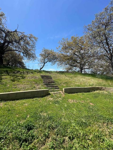 31913 Calle El Potrero, Pauma Valley CA: https://media.crmls.org/mediaz/14f18375-e2dd-4494-89ab-f9450b8a381c.jpg