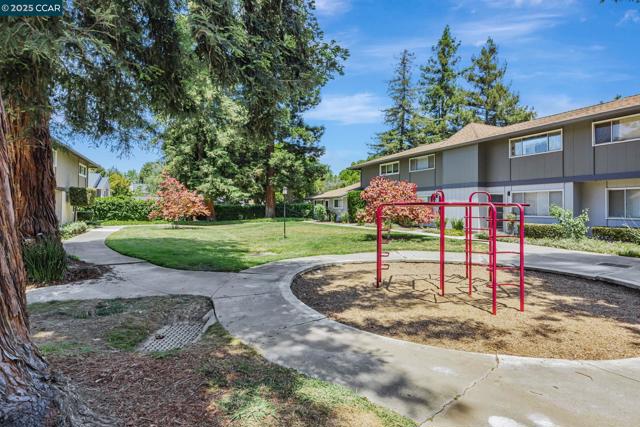 3797 Oxford Cmn, Fremont CA: https://media.crmls.org/mediaz/14f1deba-c570-4fc8-aff3-ecb85e1b753e.jpg