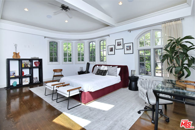 4177 KESTER Avenue, Sherman Oaks CA: https://media.crmls.org/mediaz/14f27932-8793-46f3-aea4-9d060c8f8cad.jpg