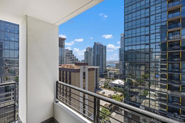 425 W Beech St, San Diego CA: https://media.crmls.org/mediaz/14f28377-0366-4159-9512-f98c2179335e.jpg
