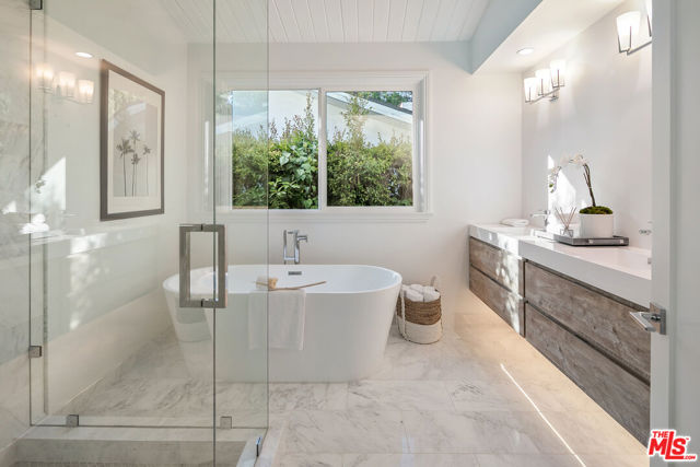 218 N Bundy Drive, Los Angeles CA: https://media.crmls.org/mediaz/14f28a7e-246d-4c64-8aae-cfda2c2350a8.jpg