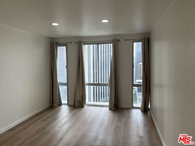 800 W 1st Street, Los Angeles CA: https://media.crmls.org/mediaz/14f3f583-a8c7-4e13-b479-e86a37e4e897.jpg