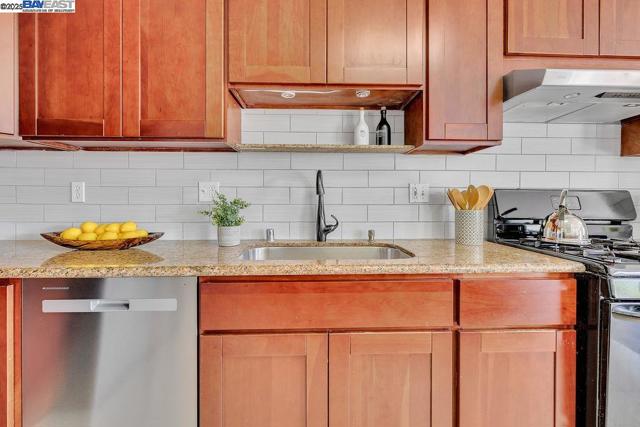 21917 Nugget Canyon Dr, Castro Valley CA: https://media.crmls.org/mediaz/14f4488b-a66d-4486-b342-53a2e3fdd399.jpg