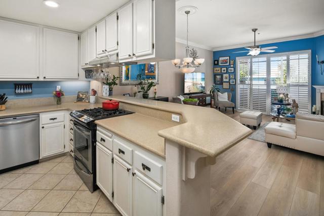 4080 Front Street, San Diego CA: https://media.crmls.org/mediaz/14f4b31e-c6fc-4f99-9a6c-52b2dc897a51.jpg