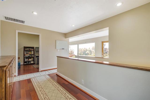 41794 Vargas Rd, Fremont CA: https://media.crmls.org/mediaz/14f57a7c-0777-45cd-a876-dc0d4892e23a.jpg