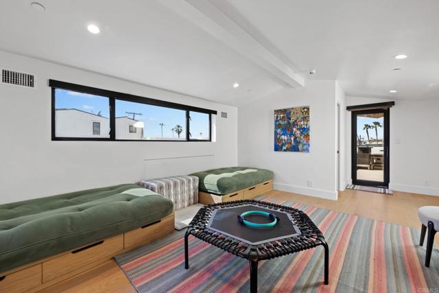 Detail Gallery Image 43 of 72 For 119 41st St, Newport Beach,  CA 92663 - 3 Beds | 5 Baths