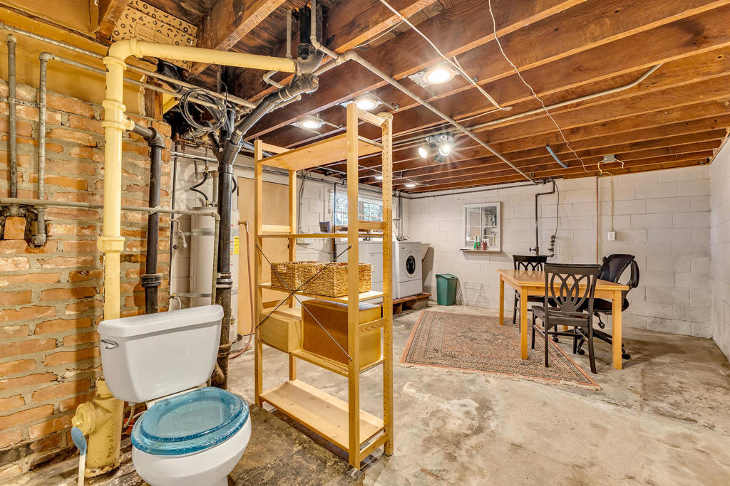 https://media.crmls.org/mediaz/14f76799-2b8a-4153-8672-00c5fb434e89.jpg?preset=X-Large