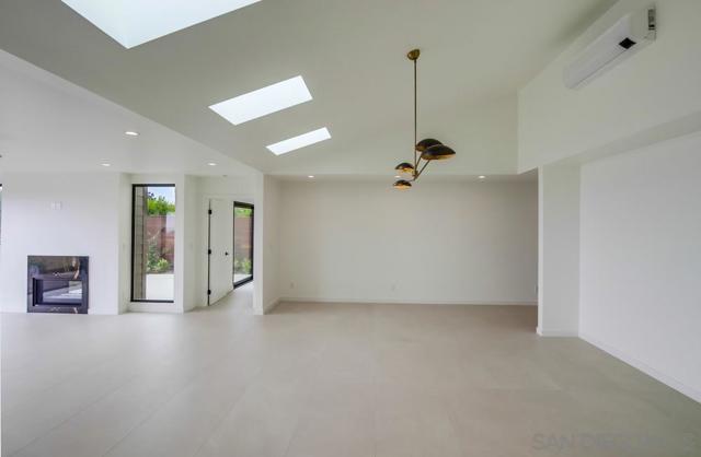 14066 Crest Way, Del Mar CA: https://media.crmls.org/mediaz/14f7ca57-0508-41fd-9dbd-d1c3adb88930.jpg